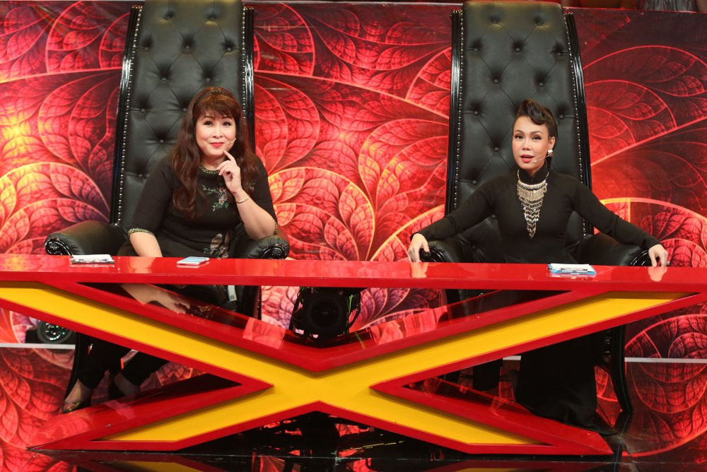 5. Giam khao Hong Van va Viet Huong 6