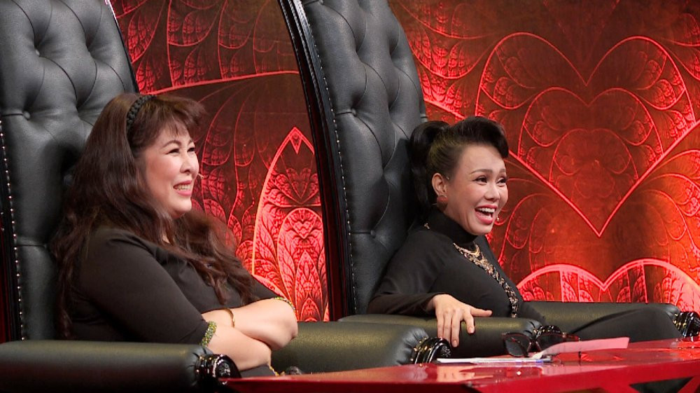 5.Giam khao Hong Van va Viet Huong 8