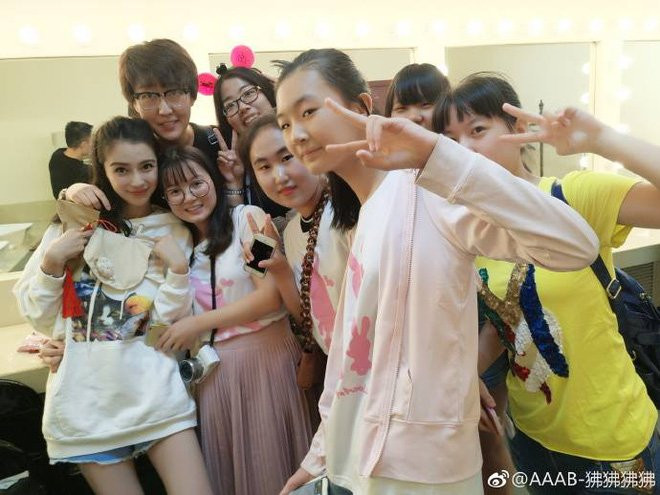 Angelababy khoe dáng đẹp chân thon trong sự kiện mới - Ảnh 6.