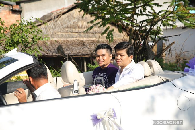 trung-kien-di-xe-mui-tran-sang-trong-den-hoi-cuoi-le-phuong-3