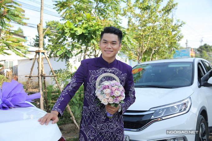 trung-kien-di-xe-mui-tran-sang-trong-den-hoi-cuoi-le-phuong-5