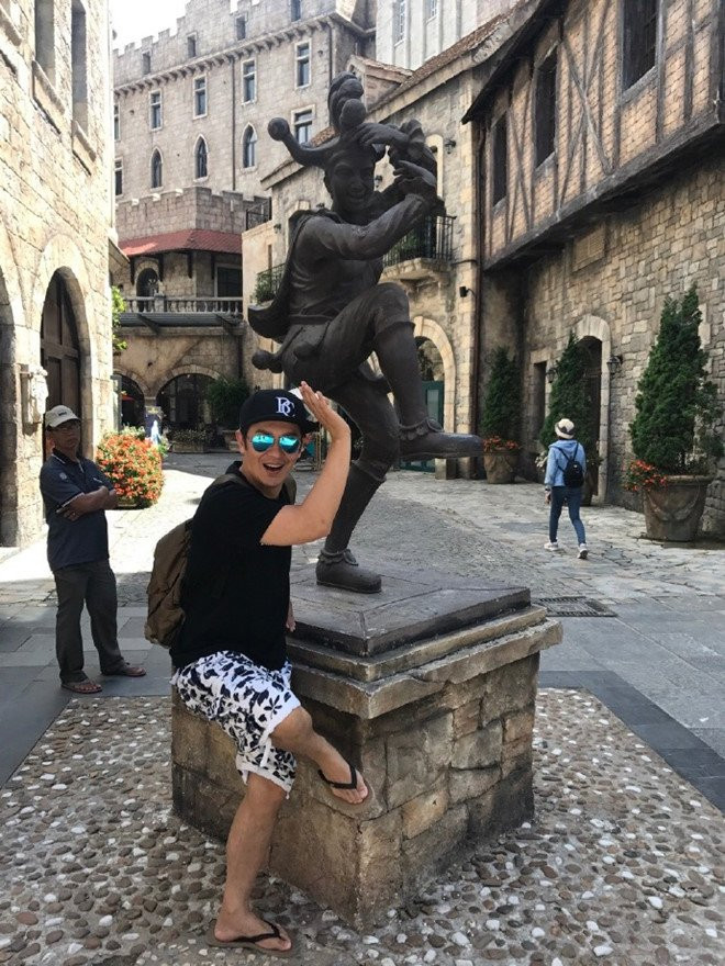 Vo chong 'Doan Du' Tran Hao Dan dang nghi duong o Da Nang hinh anh 3