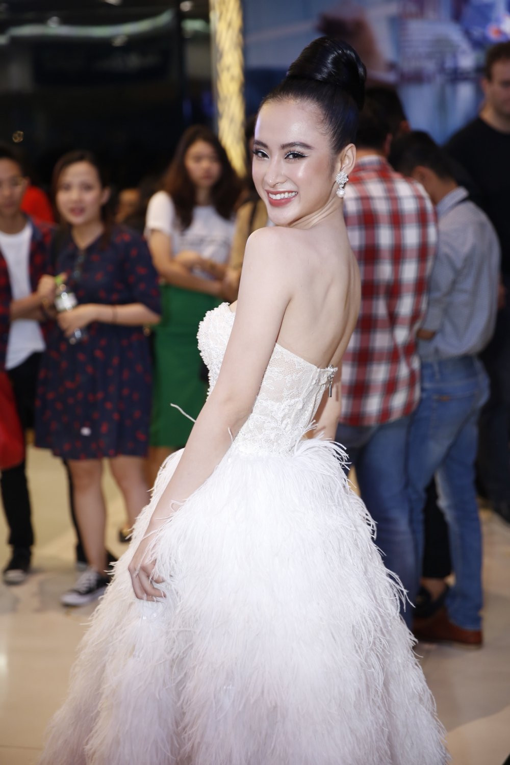 ANGELA PHUONG TRINH RANG RO