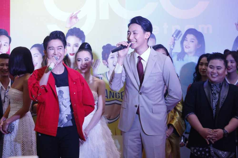 MC QUOC BAO VA ROCKER NGUYEN