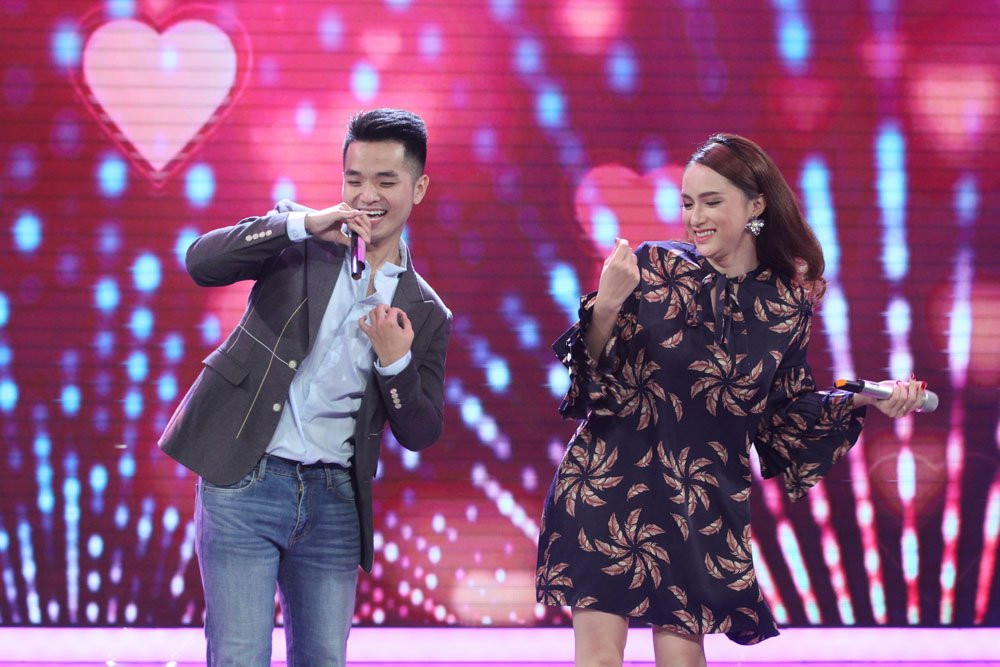 PHAM HONG PHUOC - HUONG GIANG IDOL SONG CA (1) 5