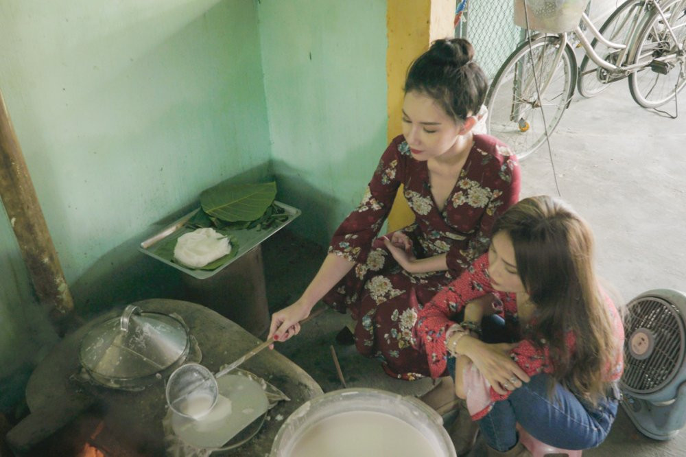 02 SI THANH - QUYNH CHI TRAI NGHIEM CACH THUC LAM CAC MON AN TU HEN, LAM BANH DAP TAI LANG HEN CAM NAM (3) 3