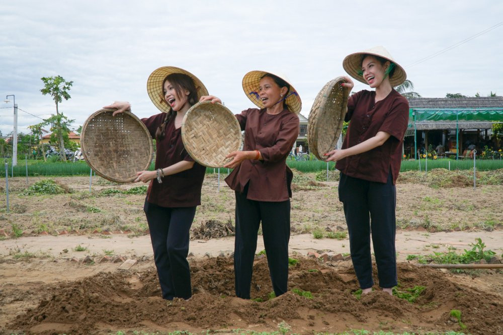 03 SI THANH - QUYNH NGAU HUNG MUA THEO CA KHUC 'TRONG COM' 9