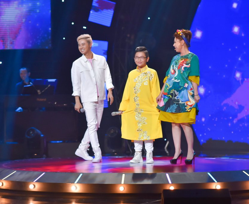 astsn-205 thanh thao khoe chiec ao giong nhau cua 2 co tro 3