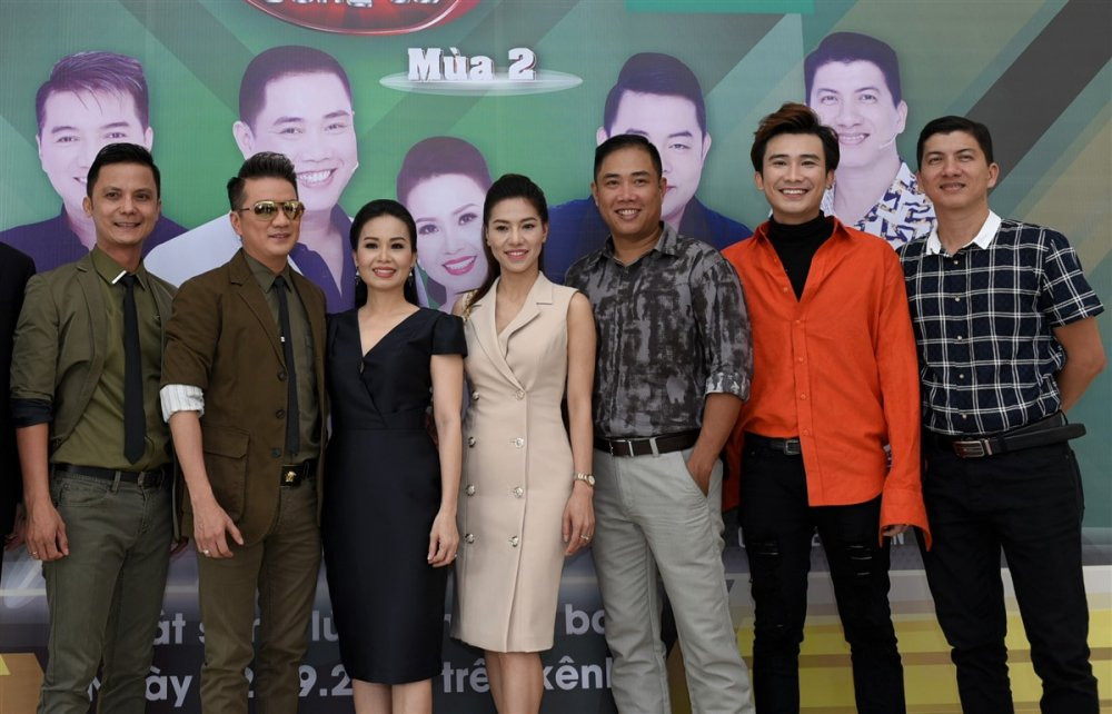 Dan huan luan vien mua 2 Dam Vinh Hung - Vu Quoc Viet_Cam Ly - Minh Vy_Hoai An - Quang Le_MC chuong trinh Chi Thien