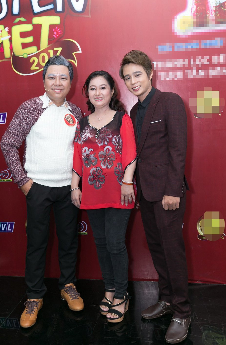 1. Hau truong - Tuan Anh va Tuan Dung bên me 3