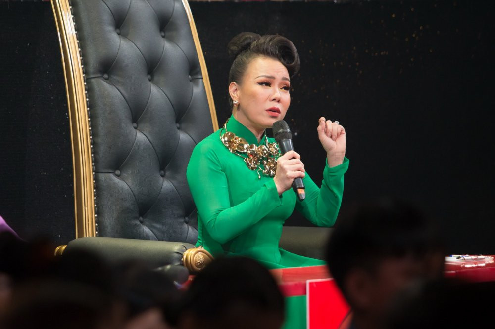 3. Giam khao Viet Huong (1) 3