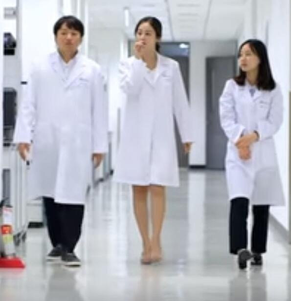 Kim Tae Hee mang bau 7 thang van miet mai kiem tien hinh anh 2