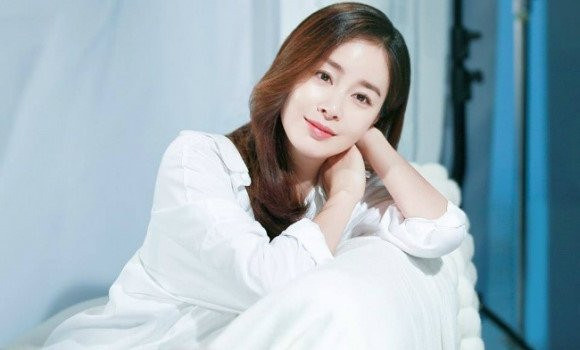 Kim Tae Hee mang bau 7 thang van miet mai kiem tien hinh anh 3