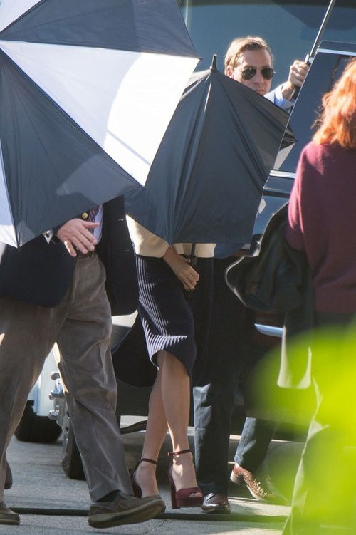 Taylor Swift lần đầu xuất hiện sau khi tung MV bom tấn chửi xéo và tin đồn có bầu - Ảnh 1.