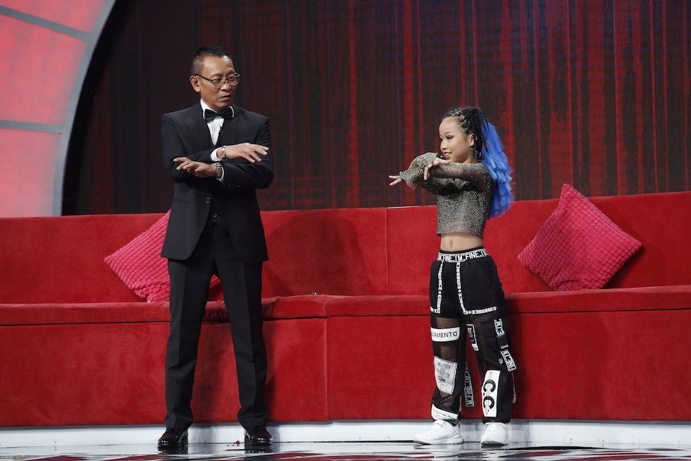 Mat troi be con - MC Lai Van Sam cung thi sinh 3 5