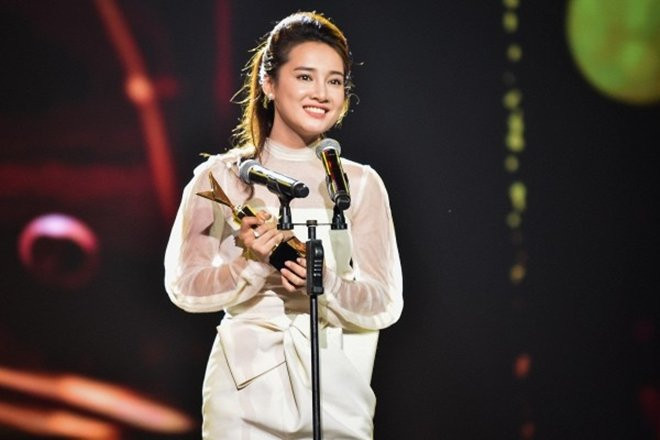 ca-truong-giang-va-ban-gai-nha-phuong-trang-tay-tai-giai-thuong-lon-danh-hai-lap-tuc-len-tieng-2-1504809998-width660height440