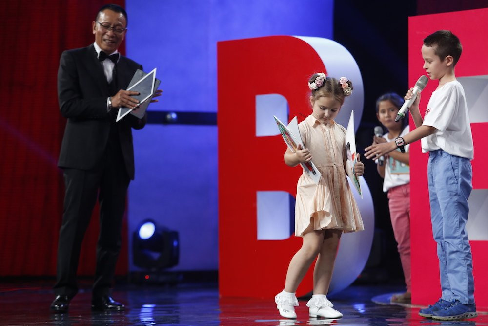 BELLA VA THU THACH TIENG ANH