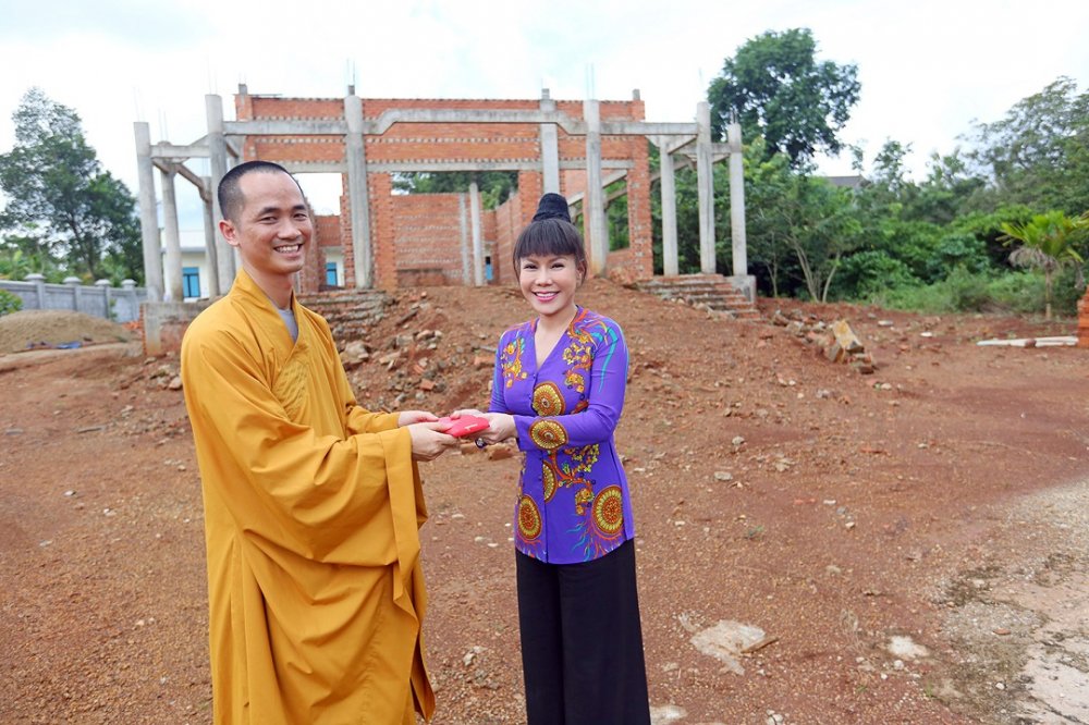 Viet Huong dong gop xay chua tai Binh Phuoc (3)