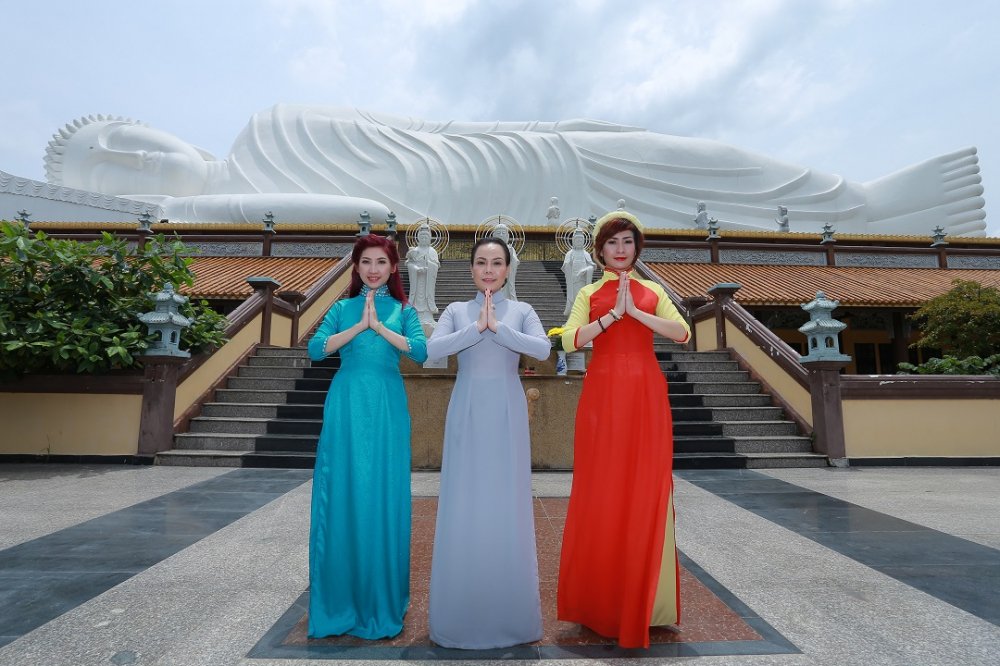 Viet Huong tai hien hinh anh cua Me trong MV ve Phat phap (5) 5