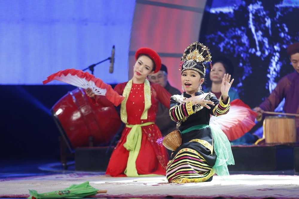 (1)MAN TRINH DIEN CUA HUONG GIANG 4