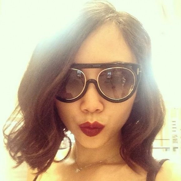 kho-hang-hieu-cua-toc-tien-4-ngoisao.vn-w600-h600 20