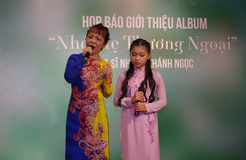Vo-Khanh-Ngoc-va-co-Ut-Phuong-My-Chi-don-het-cam-xuc-vao-phan-trinh-dien- 3
