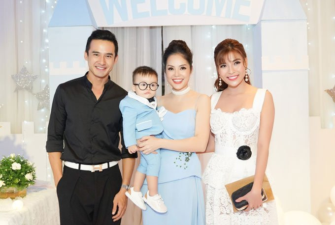 dan-sao-du-sinh-nhat-hoanh-trang-cua-duong-cm-lynh-va-con-trai-1