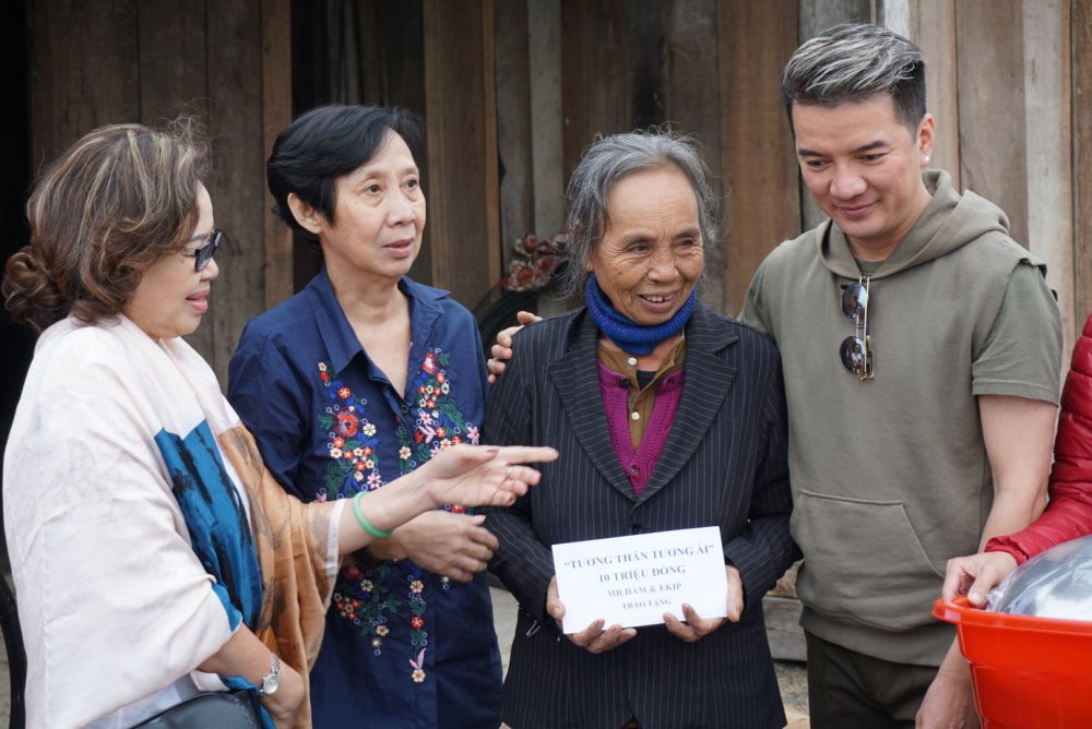 63E5DAEE-8380-4CD6-917A-2C0E0CEB678B 11