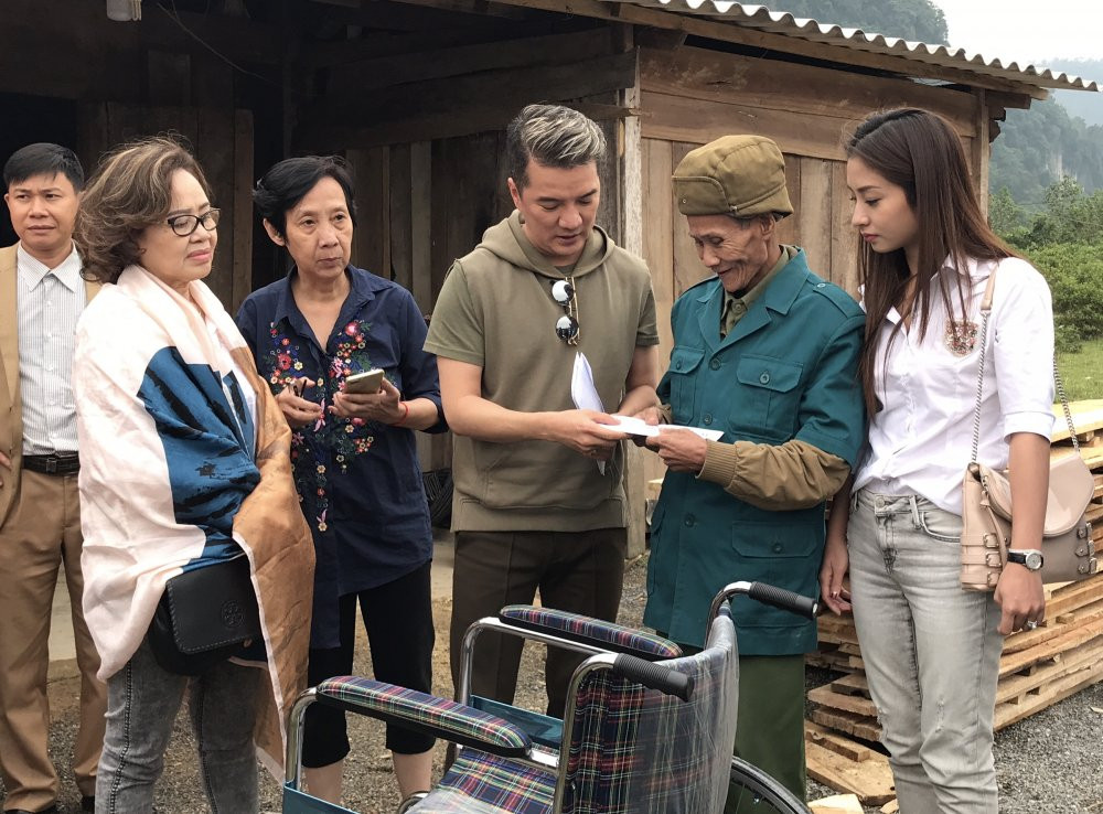 C1B8730F-F32B-4064-9FD2-6EF30AEAA416 7