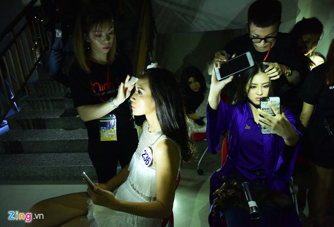 Tranh cai vi ban ket Hoa hau Hoan vu Viet Nam to chuc ngay bao lon hinh anh 1