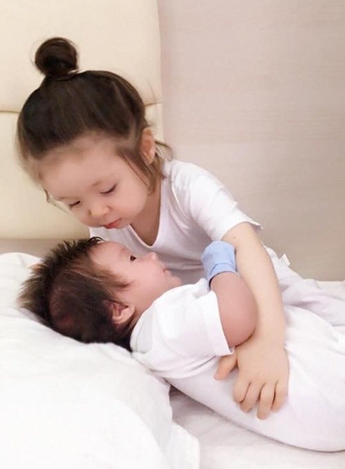 nhung-khoanh-khac-cuc-dang-yeu-cua-hai-con-elly-tran.9