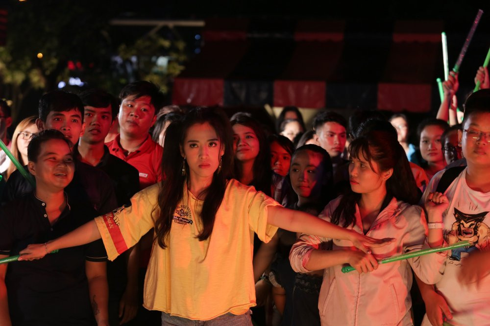 03 PUKA KICH DONG CAC FAN CUA NHOM FE BAY MUU HAM HAI NHOM A3 (2) 3