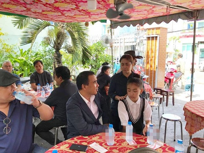 Quyen Linh, Le Tuan Anh ve Long An vieng Nguyen Hoang hinh anh 3