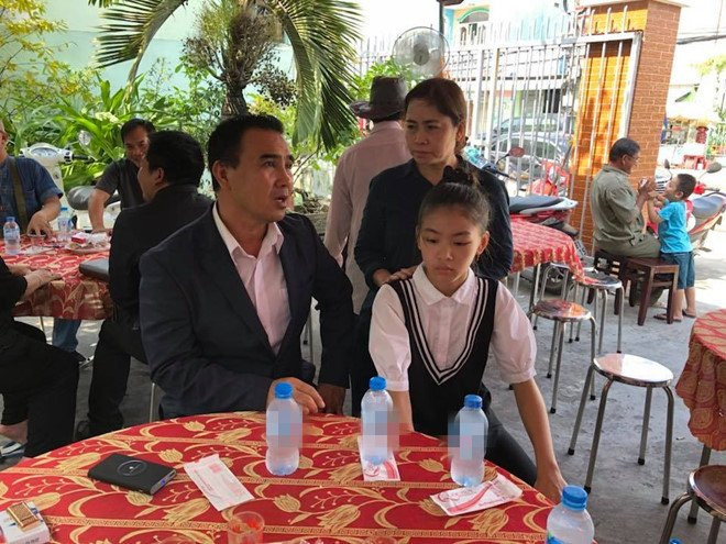 Quyen Linh, Le Tuan Anh ve Long An vieng Nguyen Hoang hinh anh 2