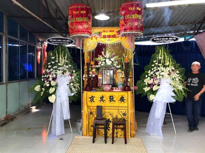 Quyen Linh, Le Tuan Anh ve Long An vieng Nguyen Hoang hinh anh 4