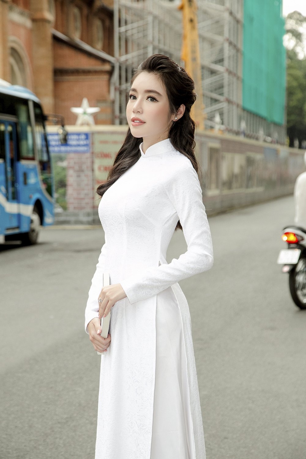 Elly Tran 11