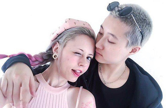 Keu goi bao ve tre em, Thanh Long bi che nhao chuyen con gai an cap hinh anh 2