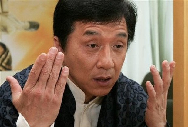 Keu goi bao ve tre em, Thanh Long bi che nhao chuyen con gai an cap hinh anh 1