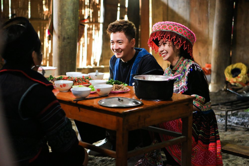 03 NGO KIEN HUY - KHONG TU QUYNH TAI BAN CAT CAT - HOA THAN THANH NGUOI DAN TOC HMONG (8) 9