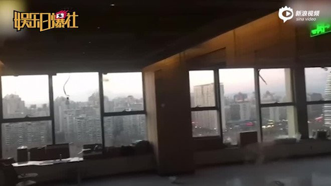 Trieu Vy bi nghi bo tron khi dong cua 4 cong ty de sua sang hinh anh 2