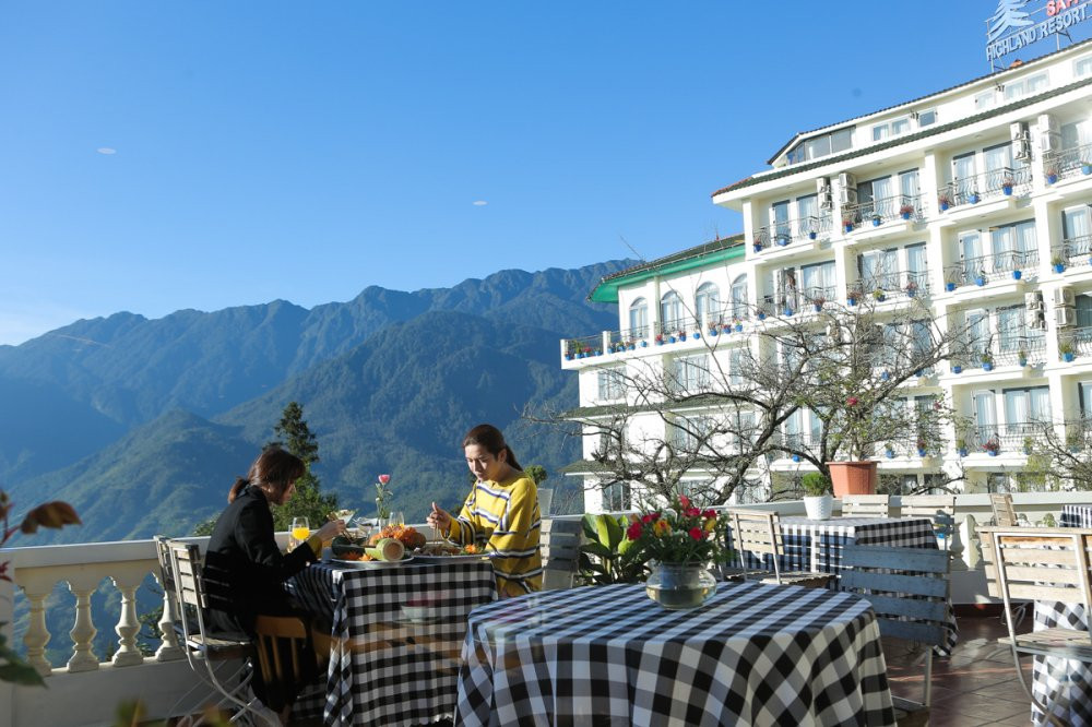 01 HARI WON & BB TRAN TRAI NGHIEM KHU NGHI DUONG CAO CAP TAI SAPA (11) 4