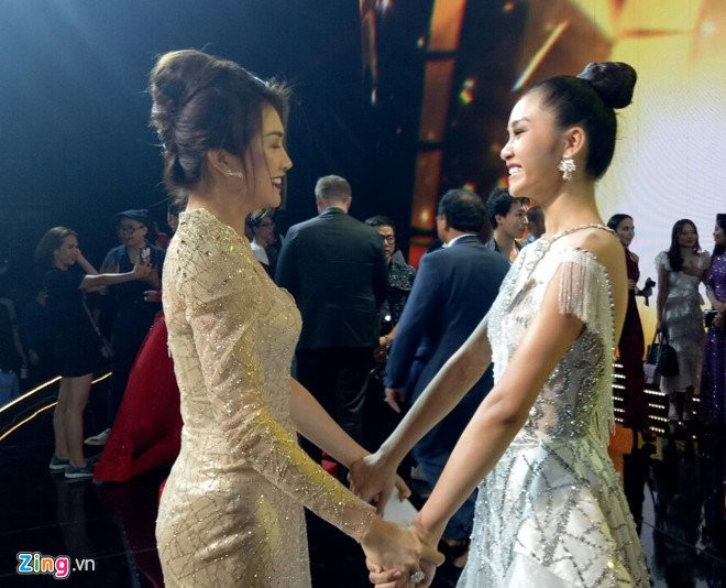 Thi sinh Hoa hau Hoan vu lo clip nong duoc an ui sau khi truot top 5 hinh anh 2