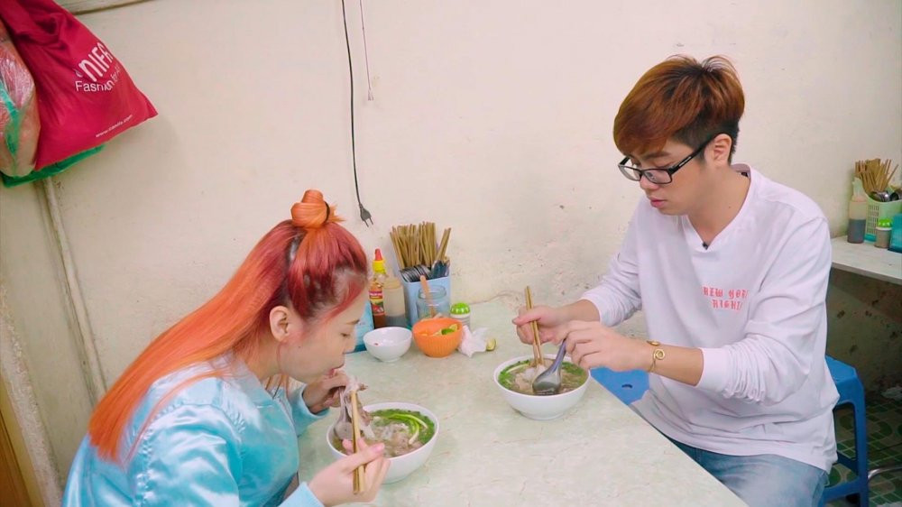 05 BUI ANH TUAN & LIZ KIM CUONG THUONG THUC PHO HA NOI (1) 5