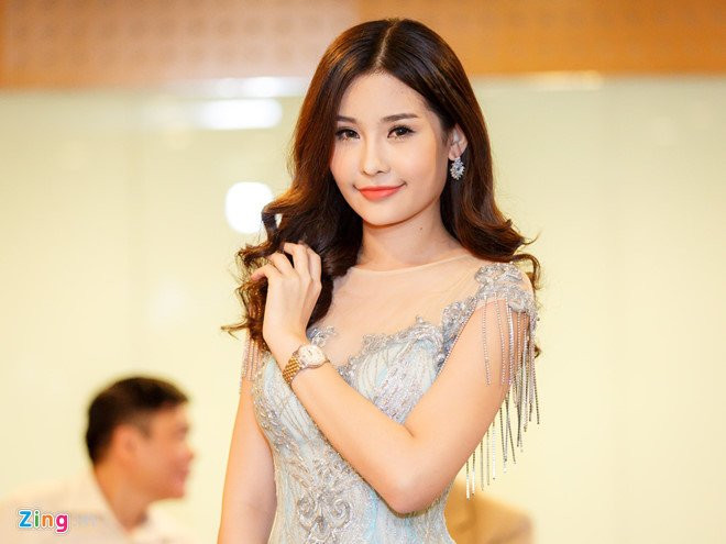 Le Au Ngan Anh noi binh than truoc de nghi tuoc vuong mien hoa hau hinh anh 2