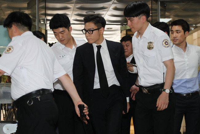 T.O.P (Big Bang) nhap ngu tro lai sau lenh truc xuat vi hut can sa hinh anh 1