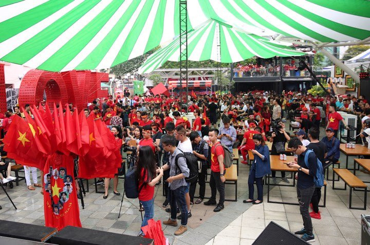 Dam Vinh Hung, Nguyen Vu bat khoc khi Quang Hai ghi ban thang hinh anh 2