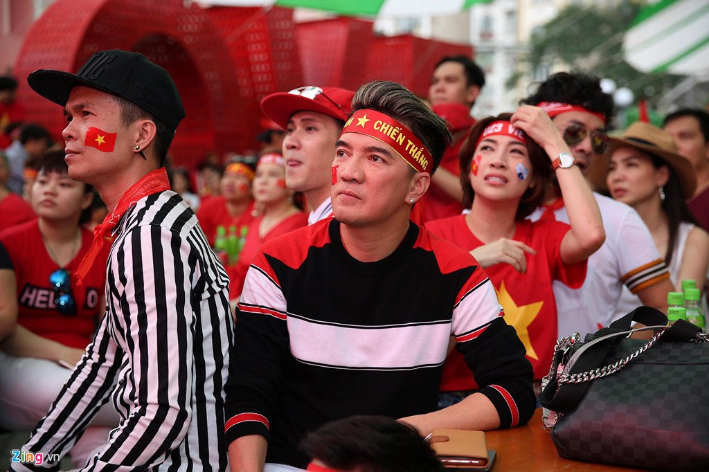 Dam Vinh Hung, Nguyen Vu bat khoc khi Quang Hai ghi ban thang hinh anh 6