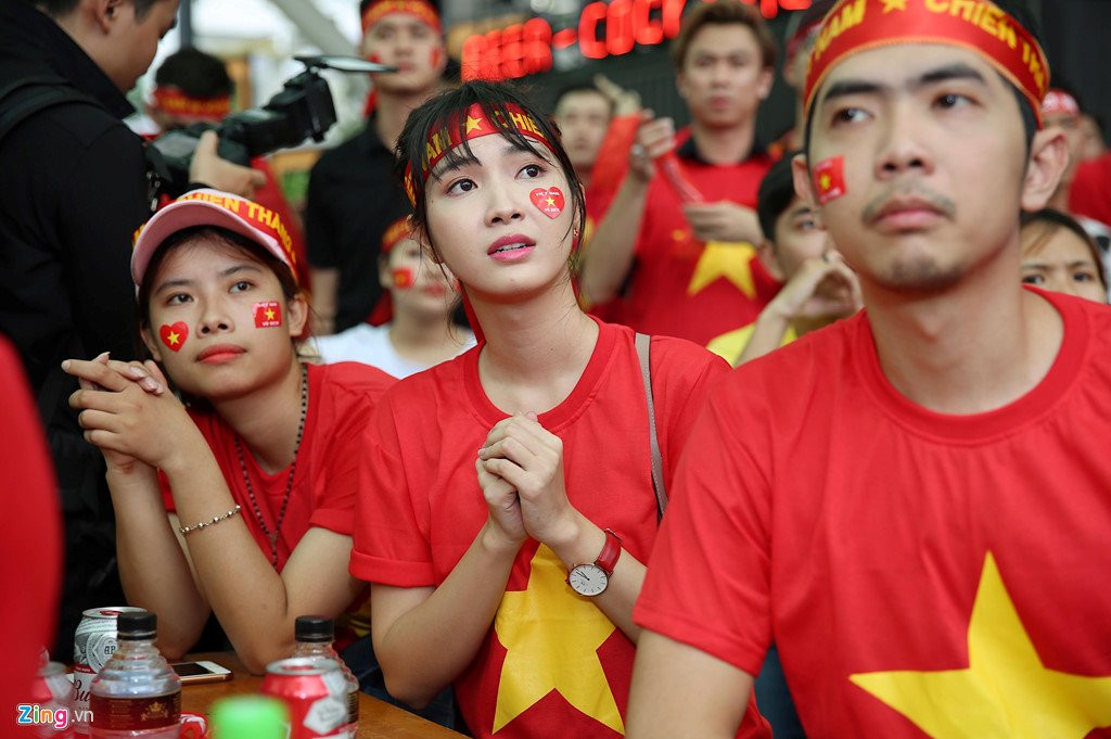 Dam Vinh Hung, Nguyen Vu bat khoc khi Quang Hai ghi ban thang hinh anh 7