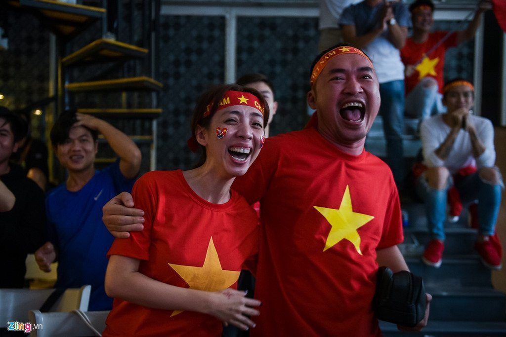 Dam Vinh Hung, Nguyen Vu bat khoc khi Quang Hai ghi ban thang hinh anh 13