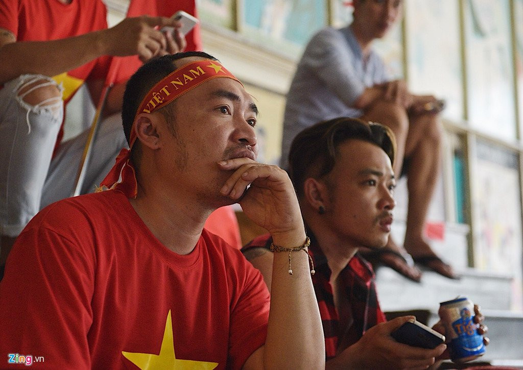 Dam Vinh Hung, Nguyen Vu bat khoc khi Quang Hai ghi ban thang hinh anh 8